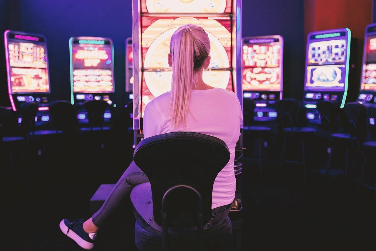 Filipino players enjoying mobile sports betting in Cebu City